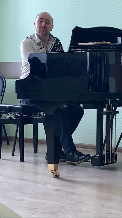 photo_5253995663584859002_y